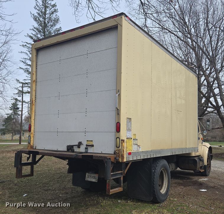 image for item EM6010 1999 International 4700 box truck