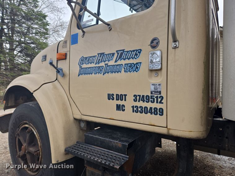 image for item EM6010 1999 International 4700 box truck