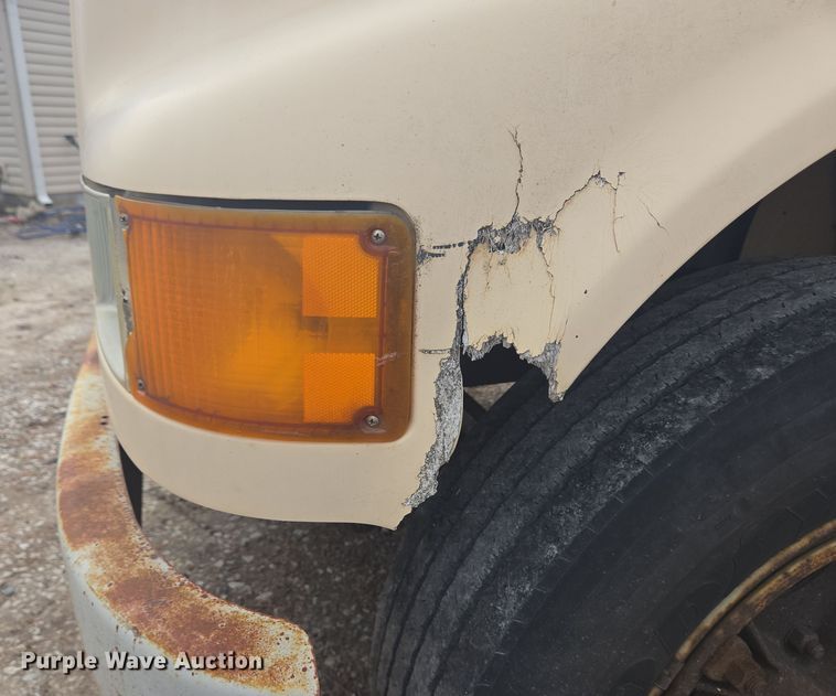 image for item EM6010 1999 International 4700 box truck