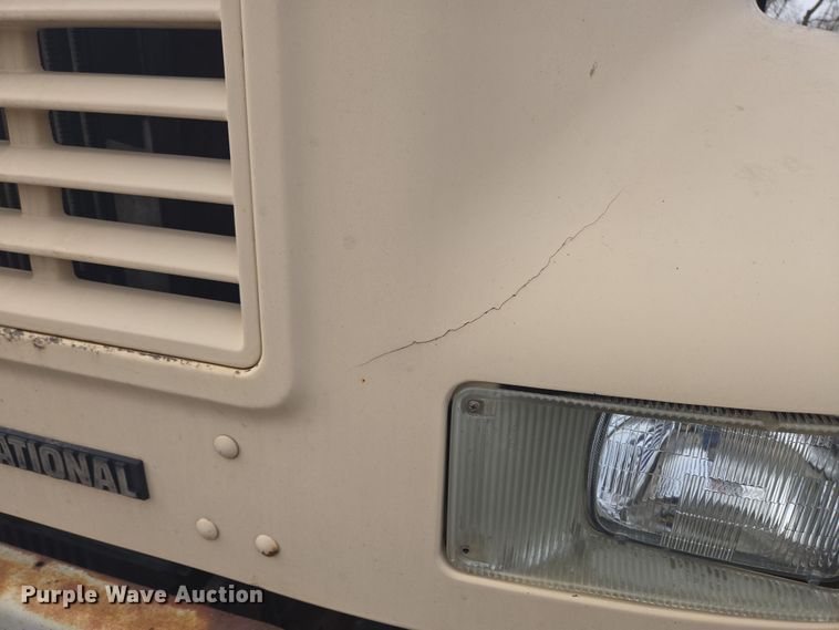 image for item EM6010 1999 International 4700 box truck