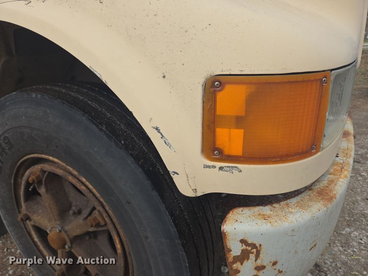 image for item EM6010 1999 International 4700 box truck