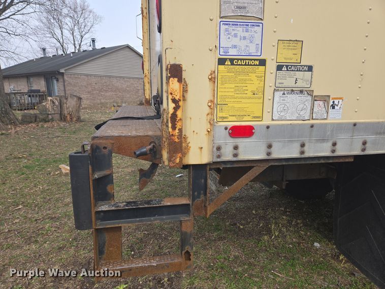 image for item EM6010 1999 International 4700 box truck