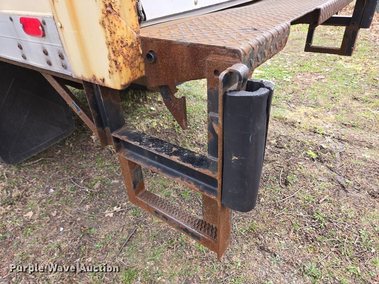 image for item EM6010 1999 International 4700 box truck