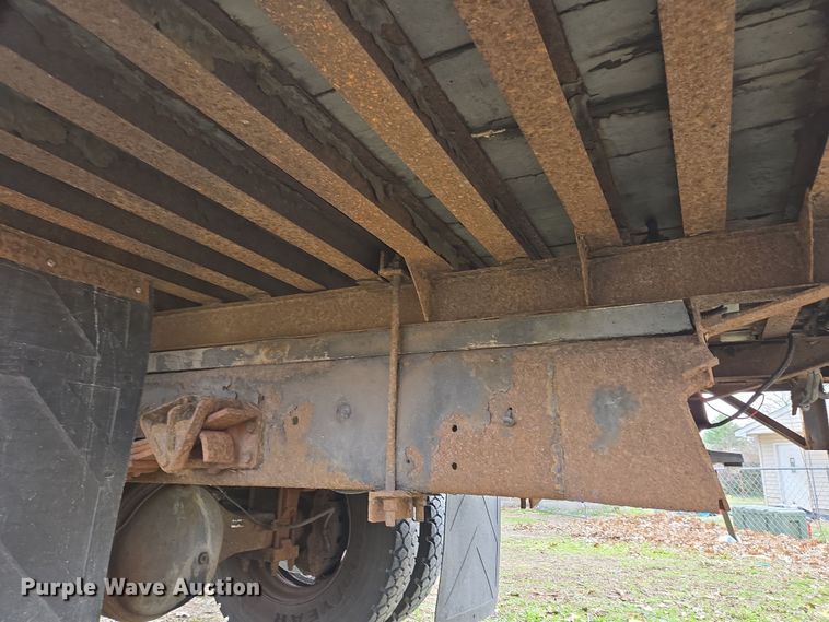 image for item EM6010 1999 International 4700 box truck