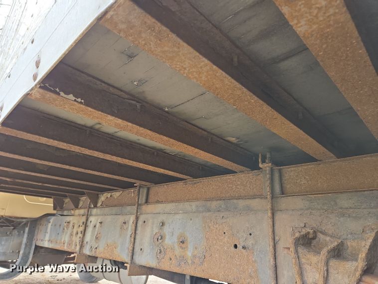 image for item EM6010 1999 International 4700 box truck