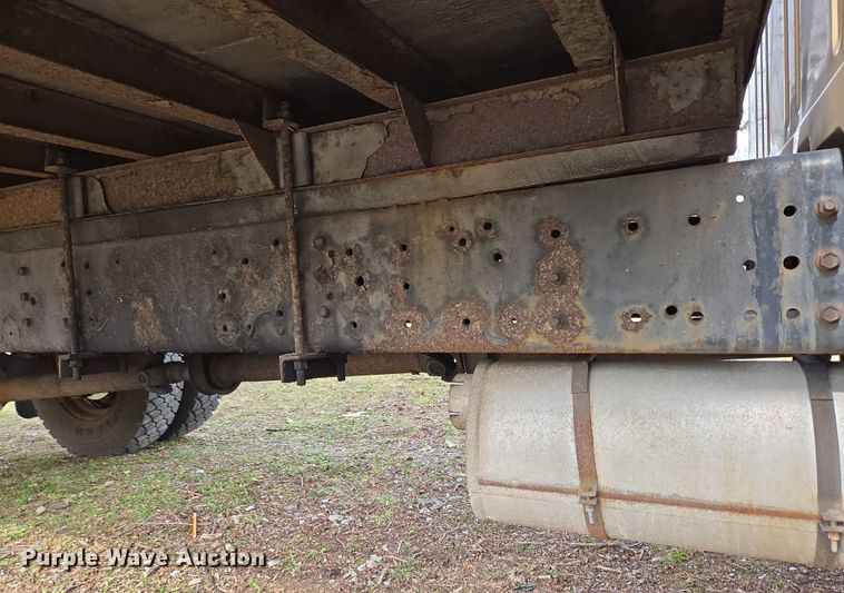 image for item EM6010 1999 International 4700 box truck