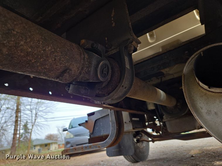 image for item EM6010 1999 International 4700 box truck