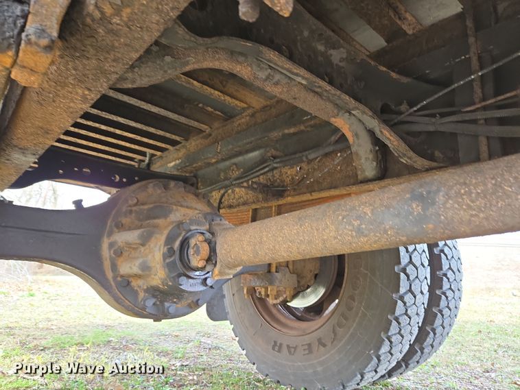 image for item EM6010 1999 International 4700 box truck