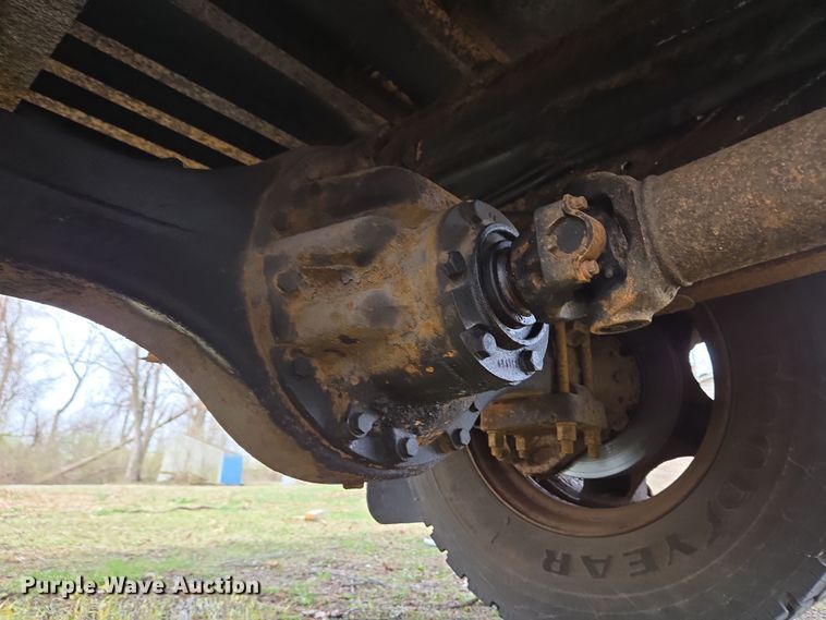 image for item EM6010 1999 International 4700 box truck