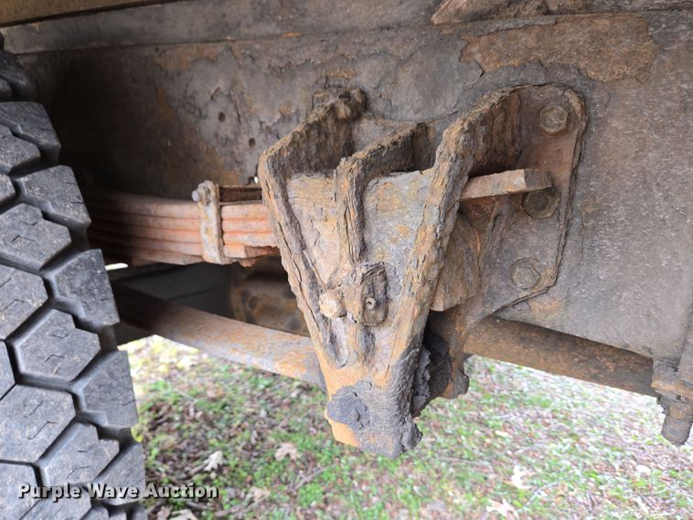 image for item EM6010 1999 International 4700 box truck