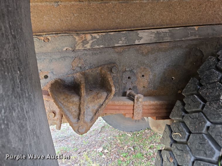 image for item EM6010 1999 International 4700 box truck