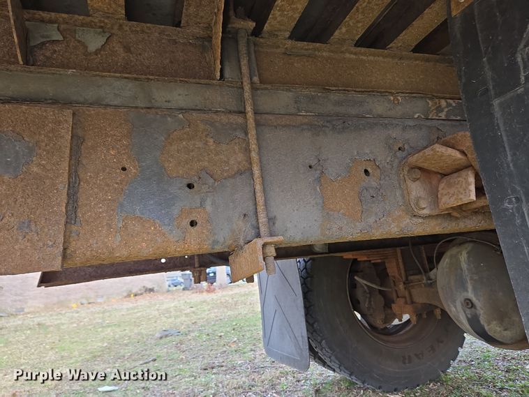 image for item EM6010 1999 International 4700 box truck