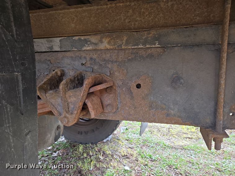 image for item EM6010 1999 International 4700 box truck