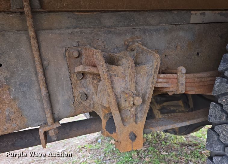 image for item EM6010 1999 International 4700 box truck