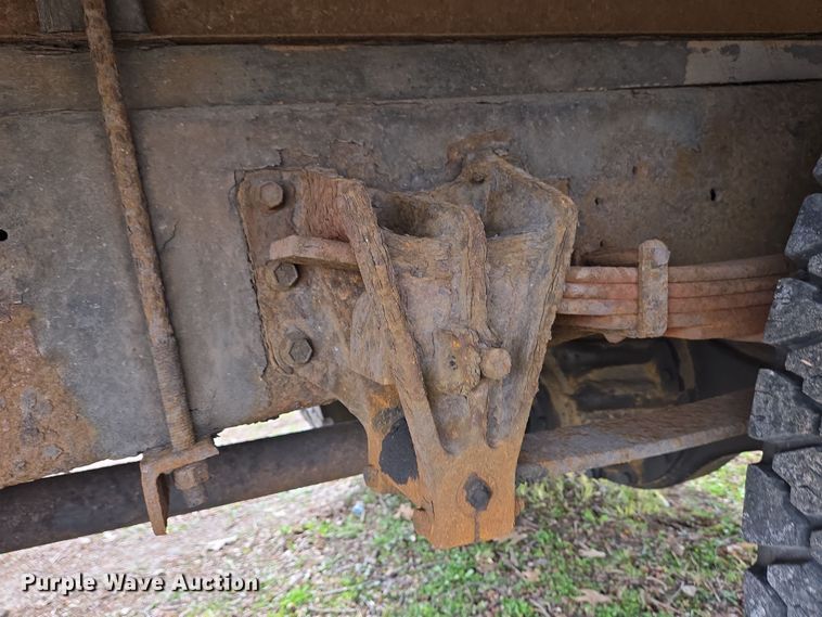 image for item EM6010 1999 International 4700 box truck