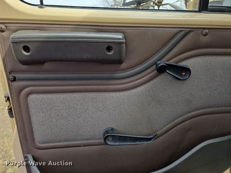 image for item EM6010 1999 International 4700 box truck