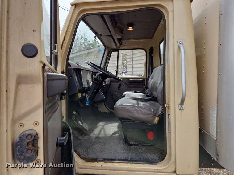 image for item EM6010 1999 International 4700 box truck