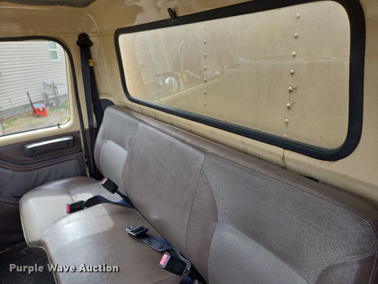 image for item EM6010 1999 International 4700 box truck