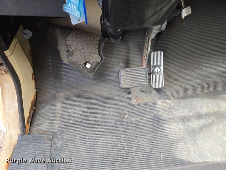 image for item EM6010 1999 International 4700 box truck