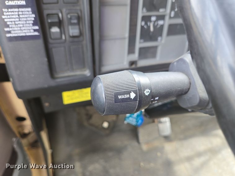 image for item EM6010 1999 International 4700 box truck