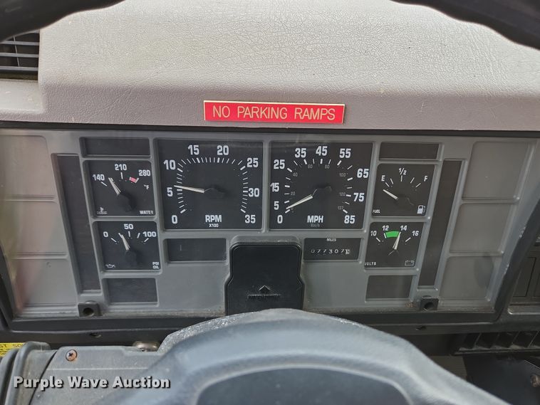 image for item EM6010 1999 International 4700 box truck