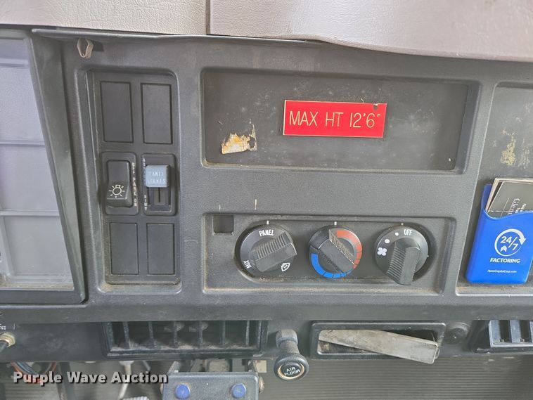 image for item EM6010 1999 International 4700 box truck