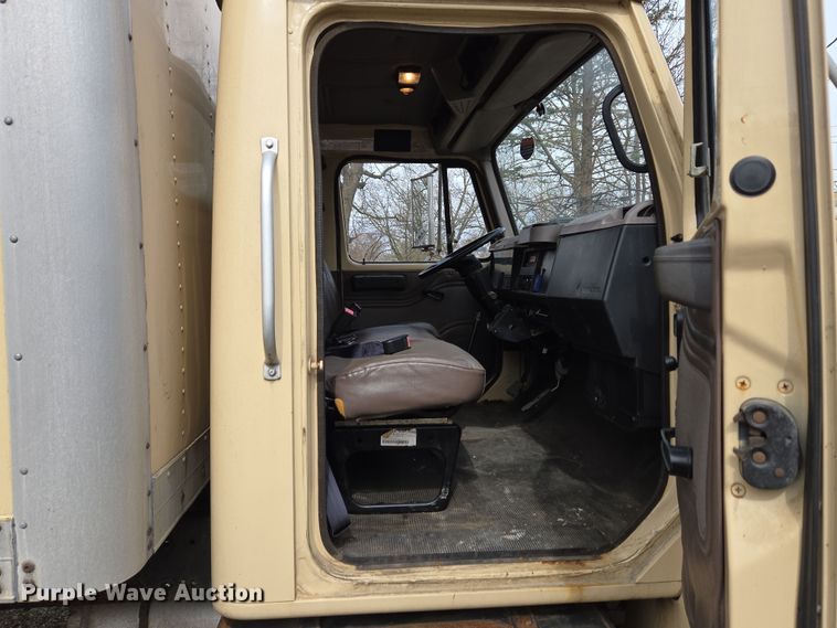image for item EM6010 1999 International 4700 box truck