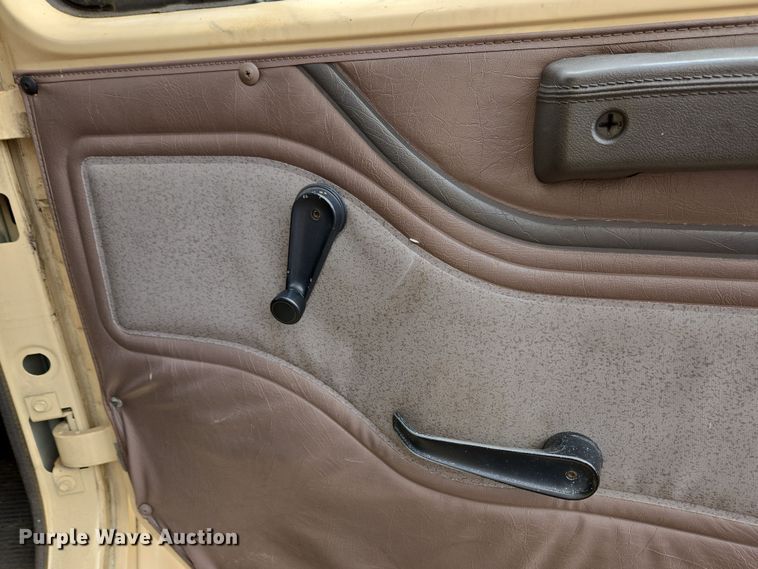 image for item EM6010 1999 International 4700 box truck