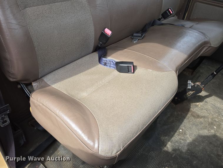 image for item EM6010 1999 International 4700 box truck