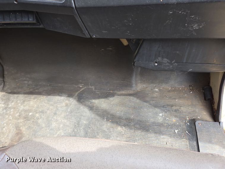 image for item EM6010 1999 International 4700 box truck