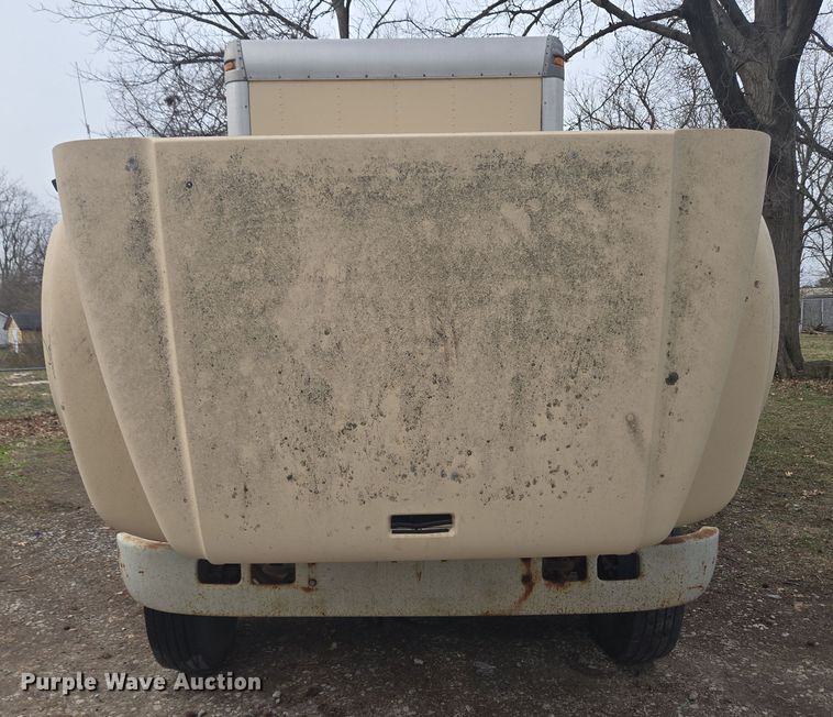 image for item EM6010 1999 International 4700 box truck