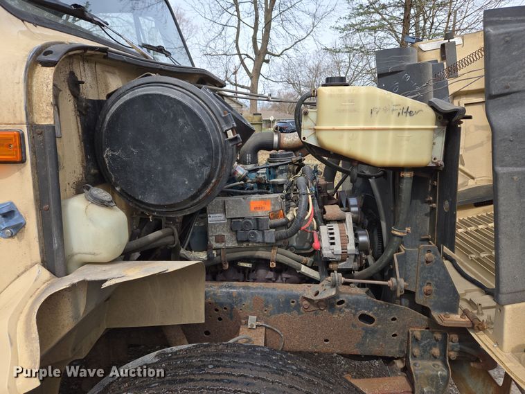 image for item EM6010 1999 International 4700 box truck