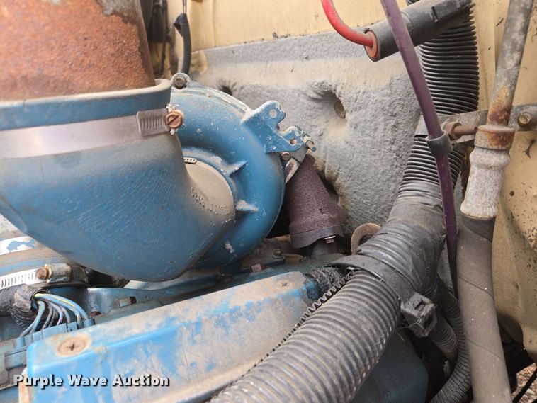 image for item EM6010 1999 International 4700 box truck