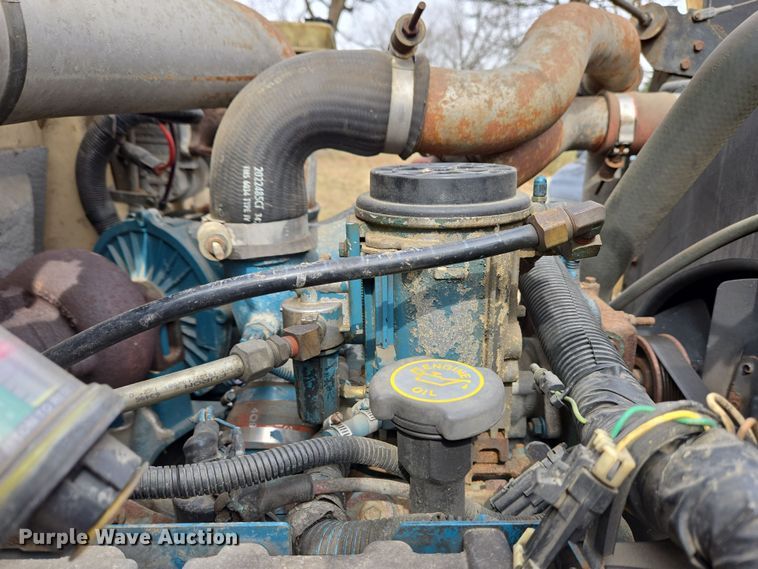 image for item EM6010 1999 International 4700 box truck