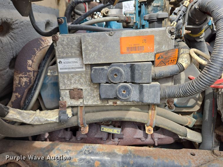 image for item EM6010 1999 International 4700 box truck