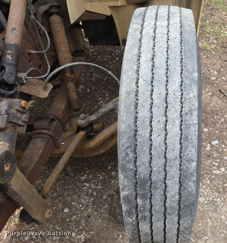 image for item EM6010 1999 International 4700 box truck