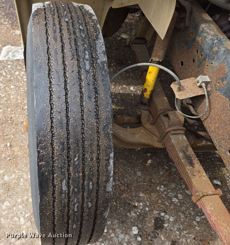 image for item EM6010 1999 International 4700 box truck