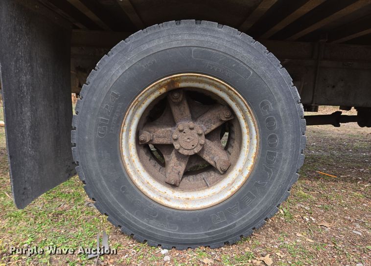 image for item EM6010 1999 International 4700 box truck