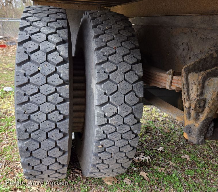 image for item EM6010 1999 International 4700 box truck