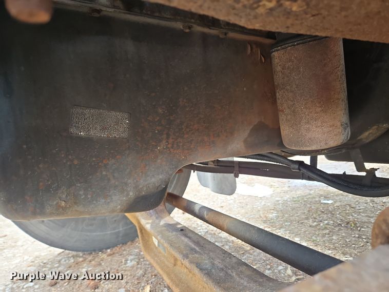 image for item EM6010 1999 International 4700 box truck