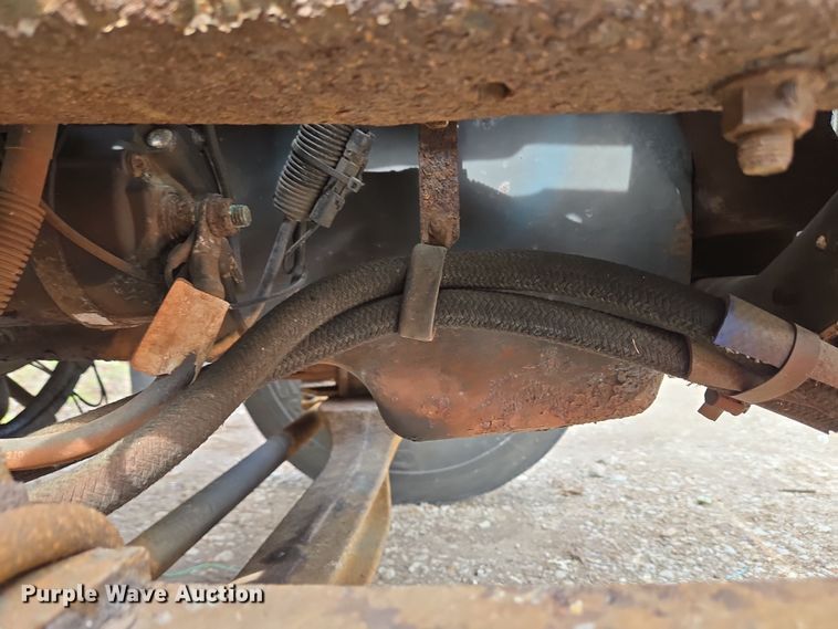 image for item EM6010 1999 International 4700 box truck