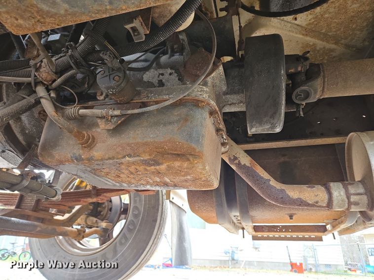 image for item EM6010 1999 International 4700 box truck