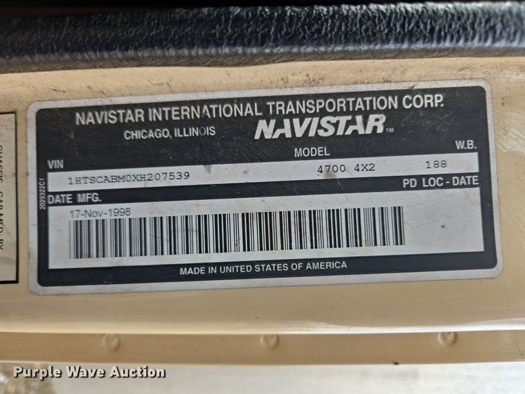 image for item EM6010 1999 International 4700 box truck