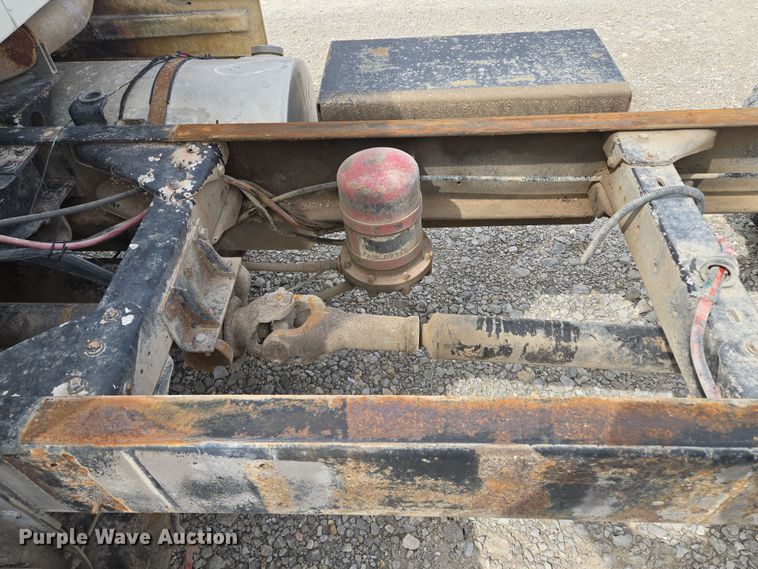 image for item EM7017 1987 Kenworth T600 truck cab and chassis