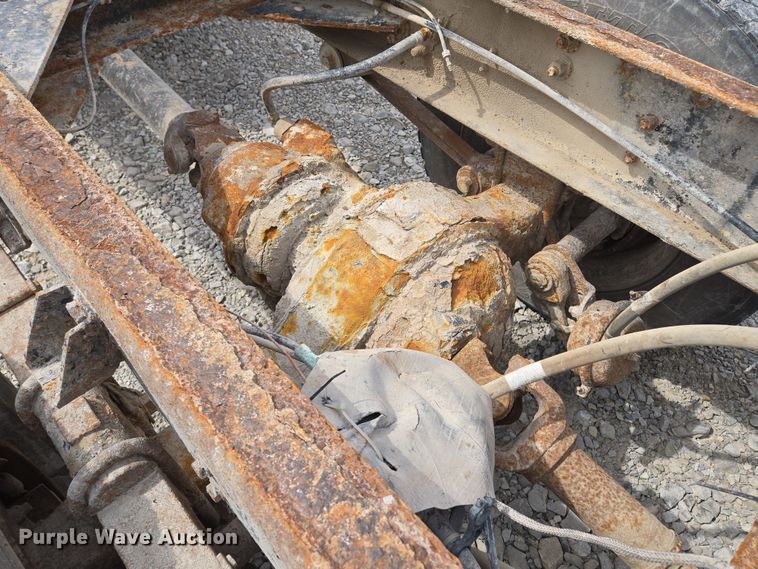 image for item EM7017 1987 Kenworth T600 truck cab and chassis