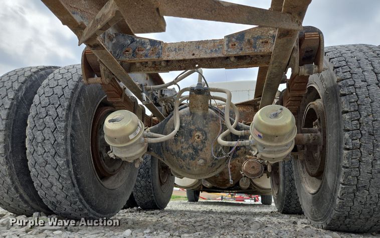 image for item EM7017 1987 Kenworth T600 truck cab and chassis