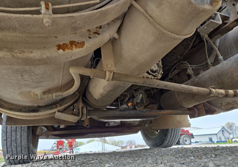 image for item EM7017 1987 Kenworth T600 truck cab and chassis