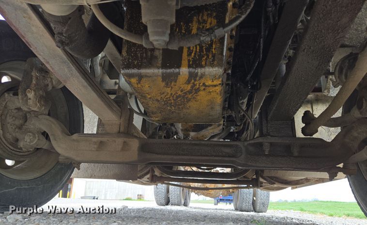 image for item EM7017 1987 Kenworth T600 truck cab and chassis