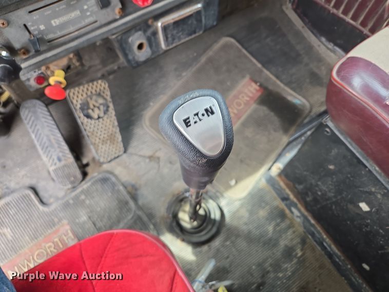 image for item EM7017 1987 Kenworth T600 truck cab and chassis