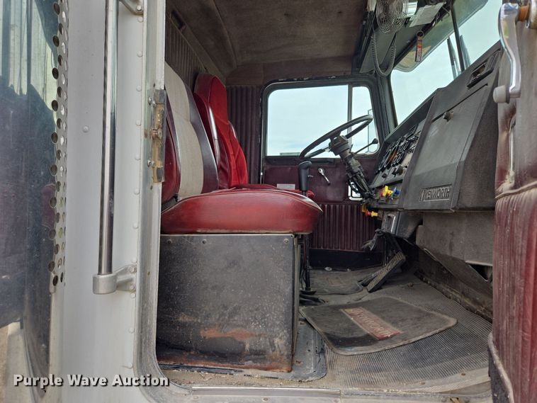 image for item EM7017 1987 Kenworth T600 truck cab and chassis